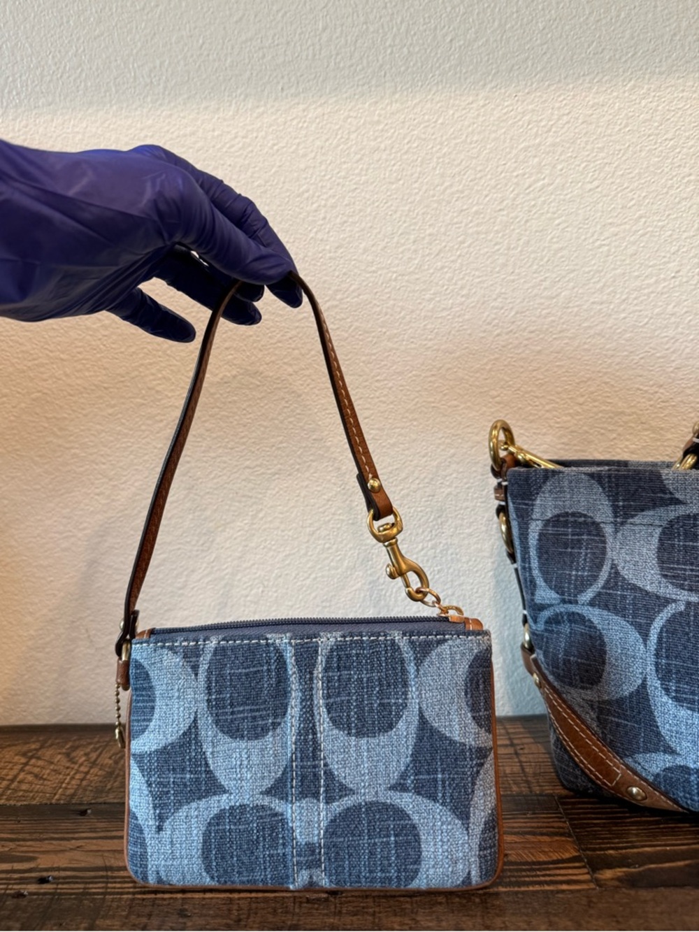 **RESERVED FOR jordy46** COACH SMALL BAG AND WRISTLET - Picture 14 of 16